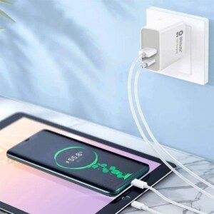 BROBOTIX  CARGADOR USB 3.0 PARA PARED  DUAL  18W  PUERTO USB TIPO A y PUERTO USB TIPO C  COLOR BLANCO-   Adaptador Cable C