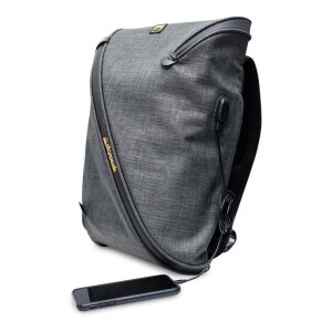 Mochila Skypeak para laptop 15.6"/Con puerto usb y funda anti-tormenta/Color gris