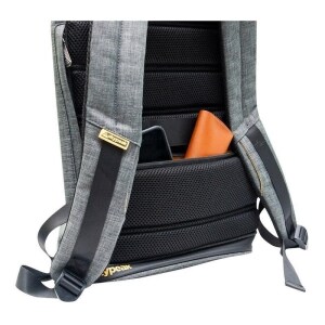 Mochila Skypeak para laptop 15.6"/Con puerto usb y funda anti-tormenta/Color gris